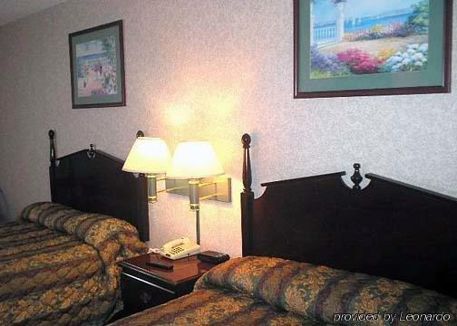 Econo Lodge Inn & Suites Diamondhead Room photo