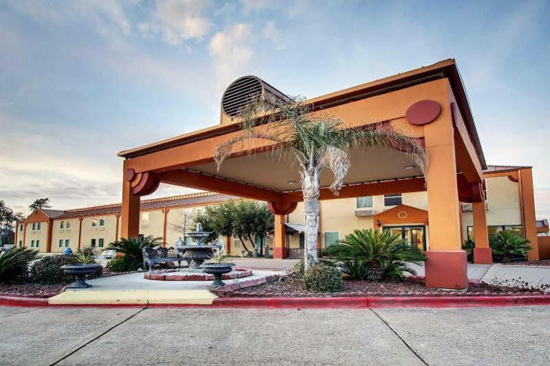 Econo Lodge Inn & Suites Diamondhead Exterior photo